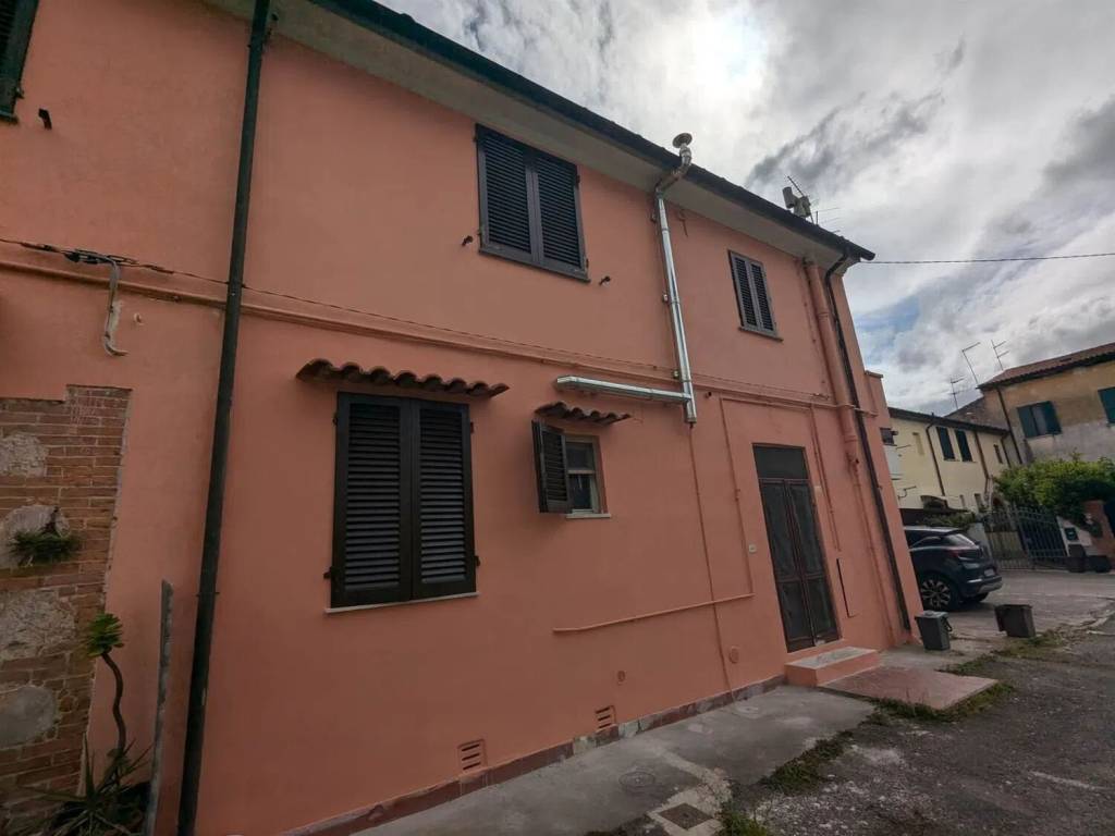 appartamento in vendita a Pisa in zona Oratoio