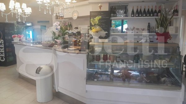 negozio in vendita a Pisa in zona Tirrenia