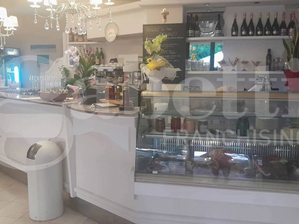 negozio in vendita a Pisa in zona Tirrenia