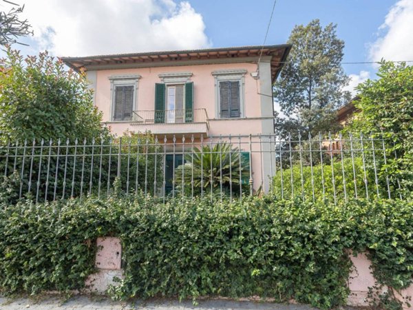 casa indipendente in vendita a Pisa in zona Porta a Lucca