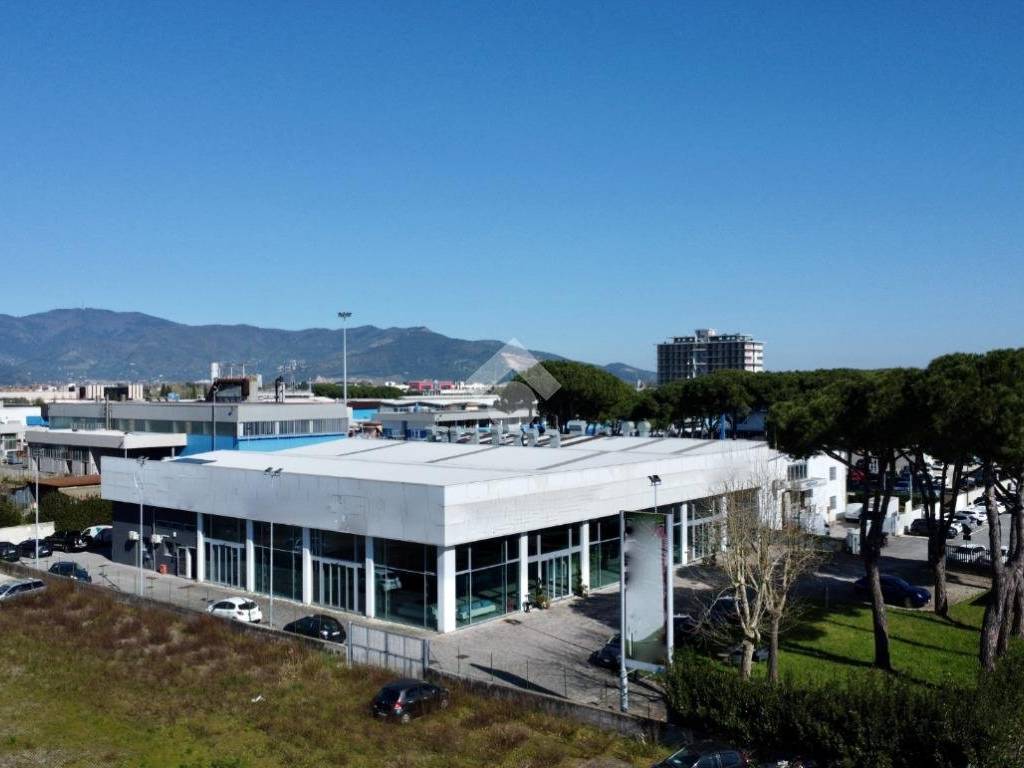 locale commerciale in vendita a Pisa in zona Ospedaletto