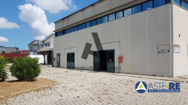 locale di sgombero in vendita a Pisa in zona Ospedaletto