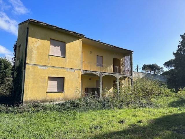 locale commerciale in vendita a Pisa in zona Ospedaletto