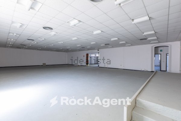 locale di sgombero in vendita a Pisa in zona Ingegneria