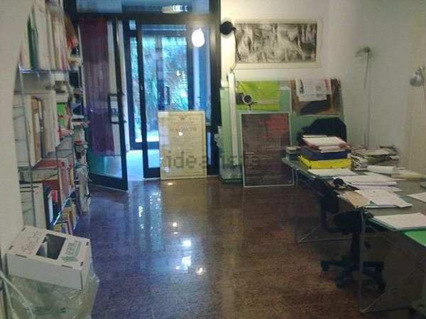 locale commerciale in vendita a Pisa