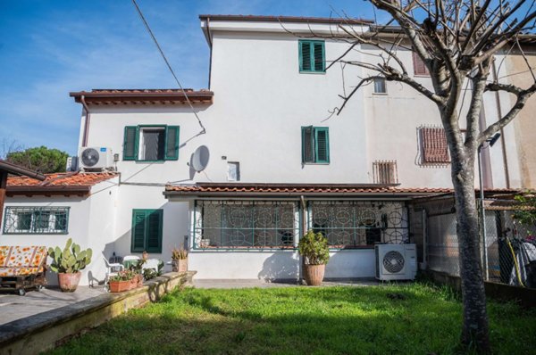 casa indipendente in vendita a Pisa in zona Porta a Lucca