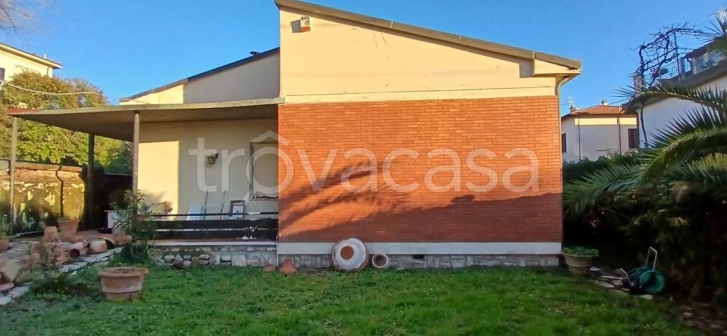 casa indipendente in vendita a Pisa in zona Ingegneria
