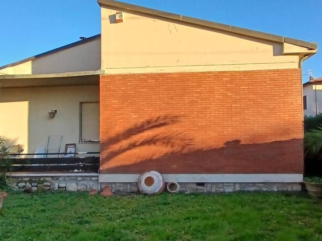 casa indipendente in vendita a Pisa in zona Ingegneria