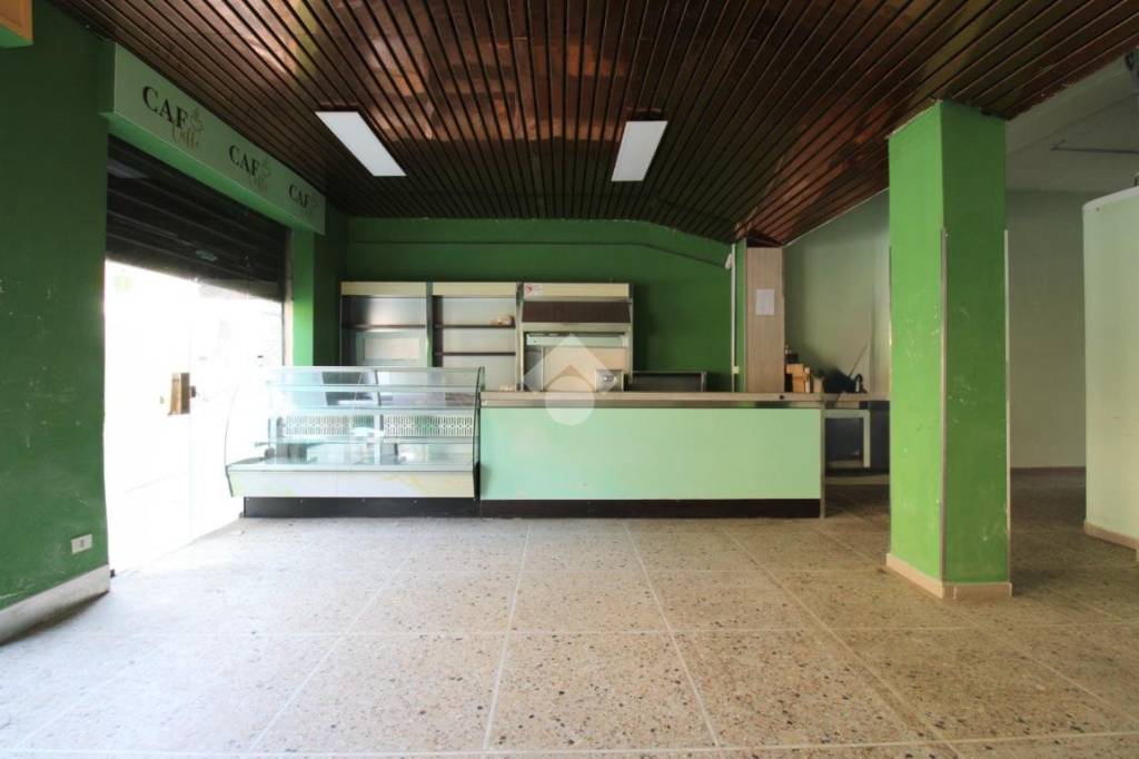 negozio in vendita a Pisa in zona Stazione