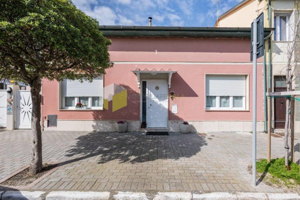 casa indipendente in vendita a Pisa in zona Marina di Pisa