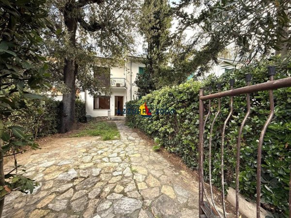 casa indipendente in vendita a Pisa in zona Tirrenia