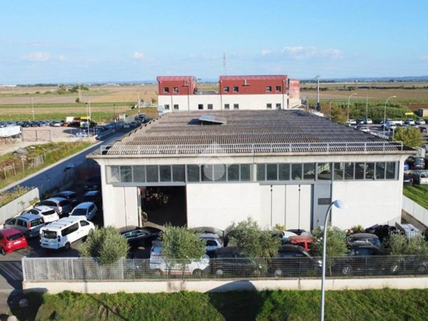 locale commerciale in vendita a Pisa in zona Ospedaletto