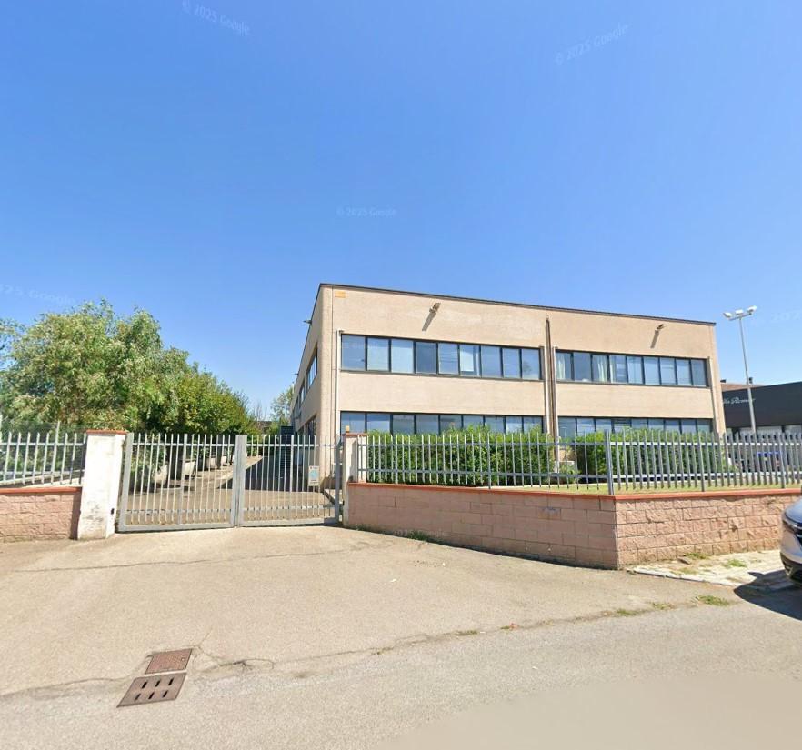 locale di sgombero in vendita a Pisa in zona Tribunale
