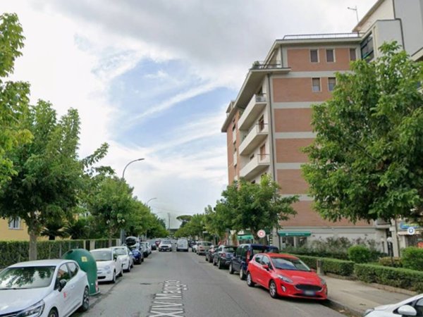 negozio in vendita a Pisa in zona Ingegneria