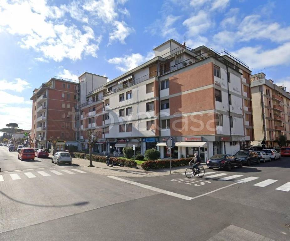 negozio in vendita a Pisa in zona Tribunale