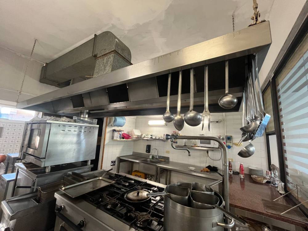 negozio in vendita a Pisa in zona Tirrenia