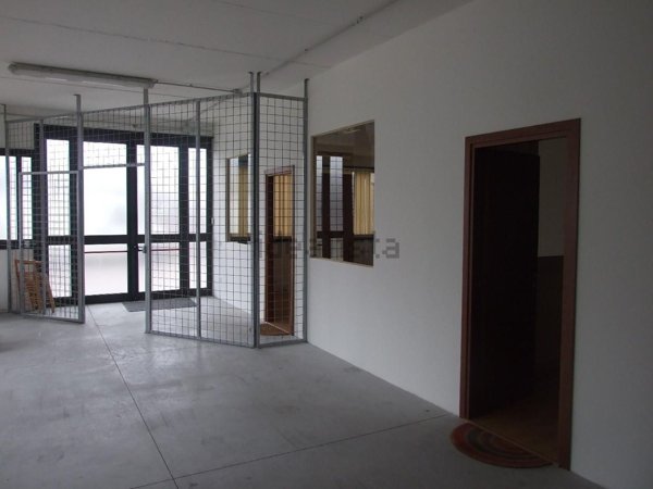 locale commerciale in vendita a Pisa in zona Ospedaletto