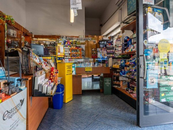 negozio in vendita a Pisa in zona Porta Nuova