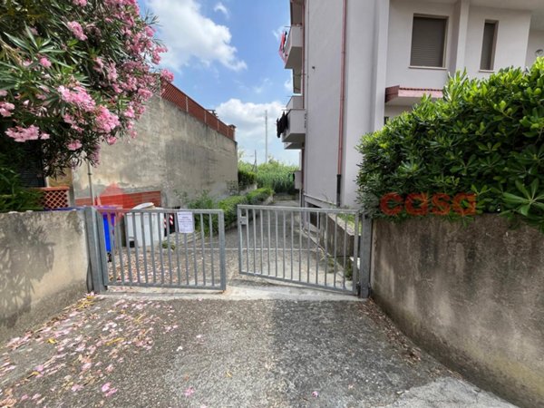 locale di sgombero in vendita a Pisa in zona Pratale / Don Bosco