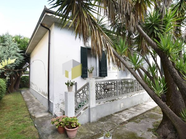 casa indipendente in vendita a Pisa in zona Barbaricina