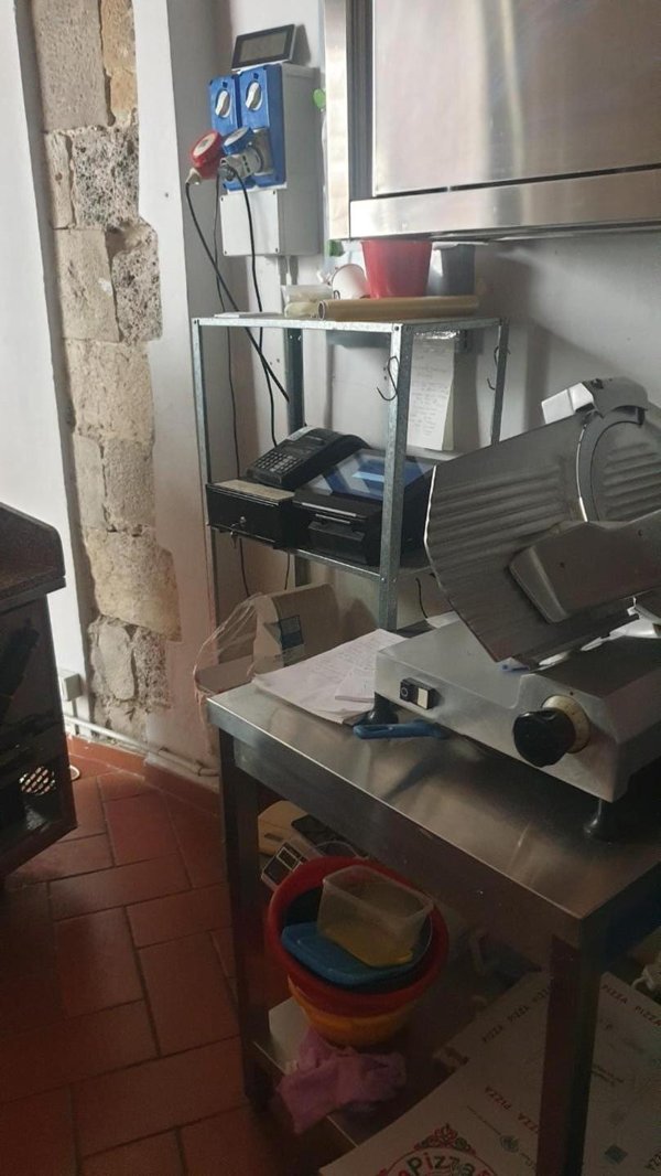 negozio in vendita a Pisa in zona Quartiere San Francesco