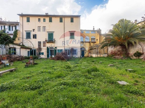 intera palazzina in vendita a Pisa in zona Centro Storico