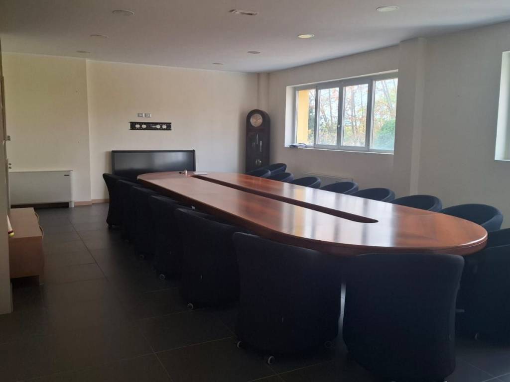 negozio in vendita a Pisa in zona Ingegneria