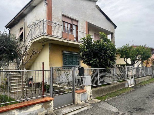 casa indipendente in vendita a Pisa in zona Cisanello