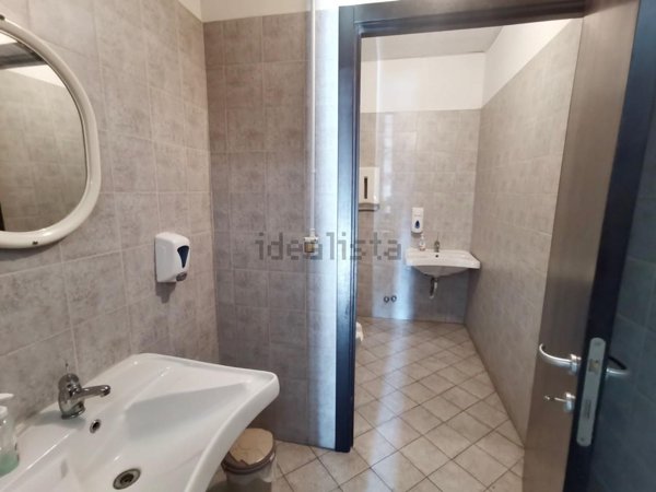 negozio in vendita a Pisa in zona Le Piagge