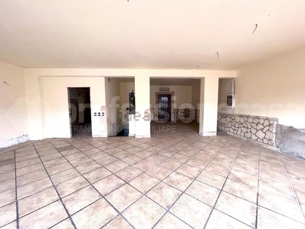 locale commerciale in vendita a Pisa in zona Centro Storico