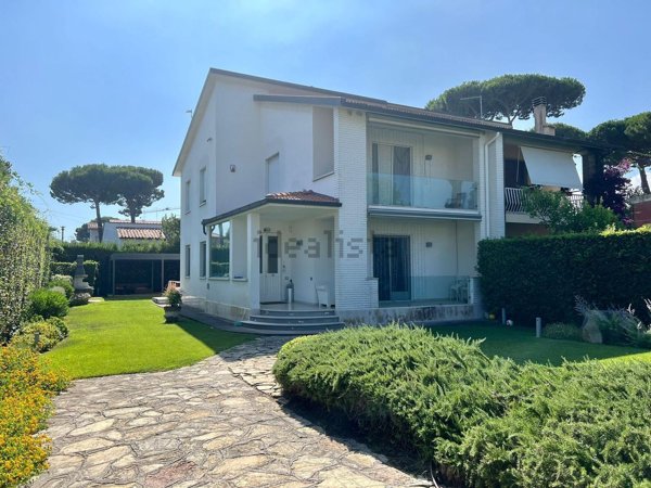 casa indipendente in vendita a Pisa in zona Tirrenia