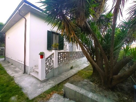 casa indipendente in vendita a Pisa in zona Barbaricina