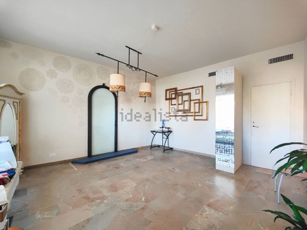 locale commerciale in vendita a Pisa in zona Tirrenia