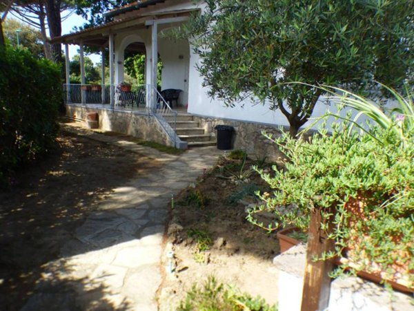 casa indipendente in vendita a Pisa in zona Tirrenia