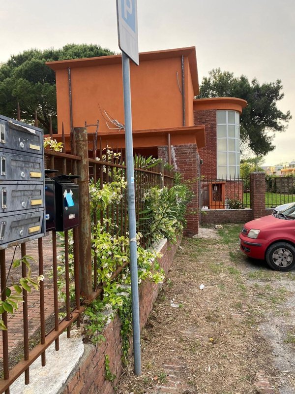 casa indipendente in vendita a Pisa in zona Calambrone