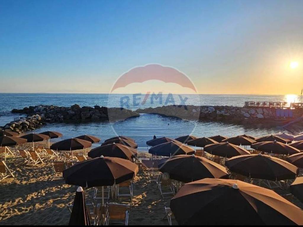 negozio in vendita a Pisa in zona Marina di Pisa