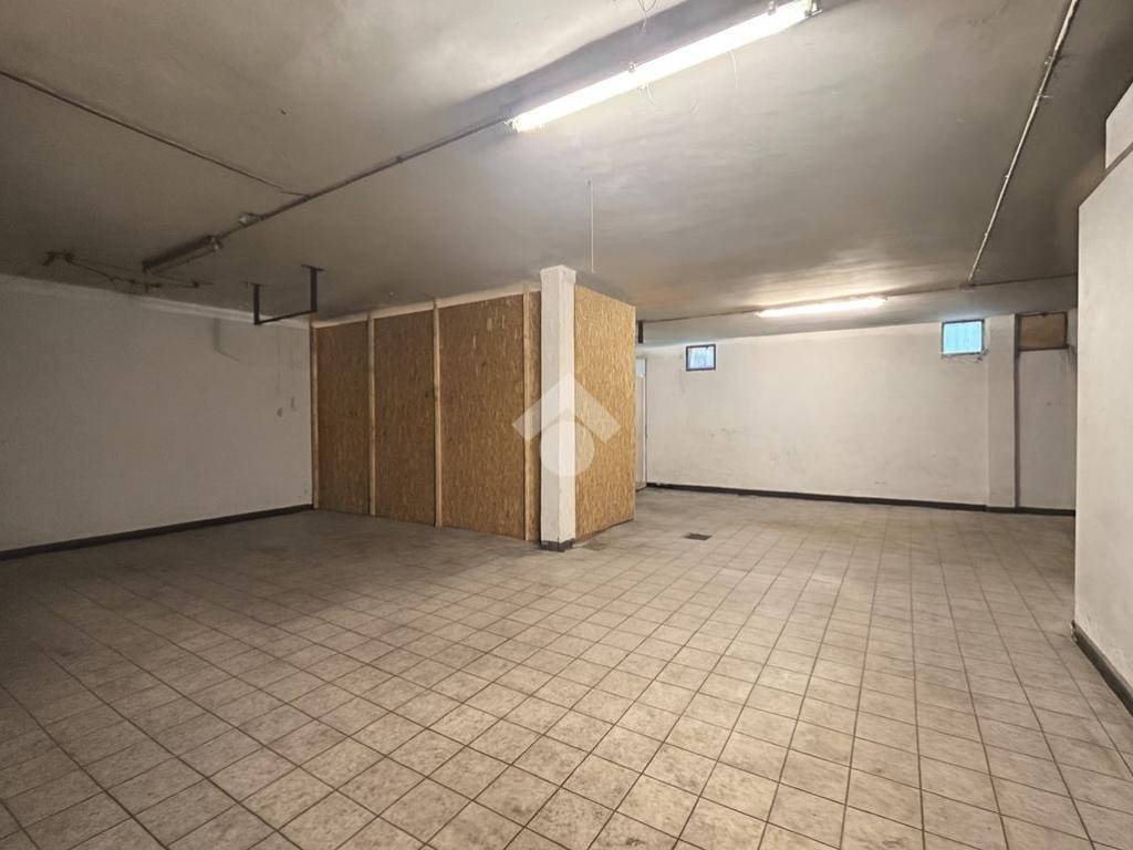 locale commerciale in vendita a Pisa in zona Pratale / Don Bosco