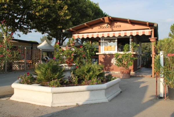 negozio in vendita a Pisa in zona Marina di Pisa