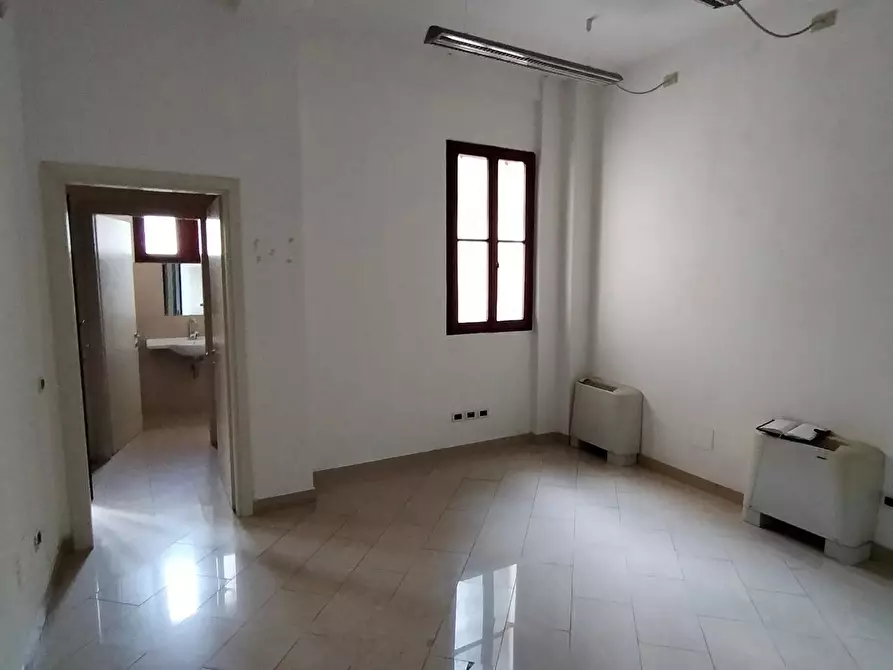 locale commerciale in vendita a Pisa in zona Quartiere San Francesco