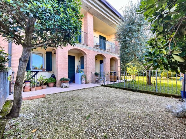 casa indipendente in vendita a Pisa in zona Tirrenia