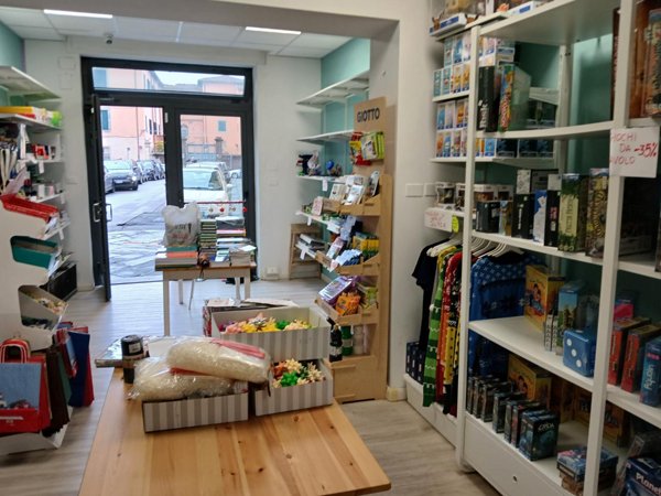 negozio in vendita a Pisa in zona Quartiere San Francesco