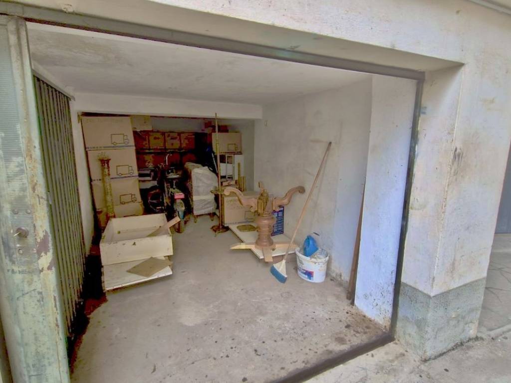 locale di sgombero in vendita a Pisa in zona Pratale / Don Bosco