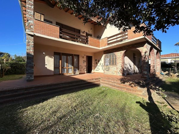 casa indipendente in vendita a Pisa in zona Tirrenia