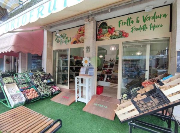 negozio in vendita a Pisa in zona Tirrenia