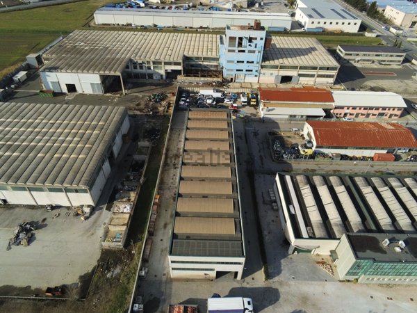 capannone in vendita a Pisa in zona Ospedaletto