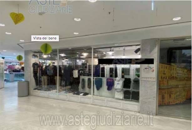 negozio in vendita a Pisa in zona Le Piagge