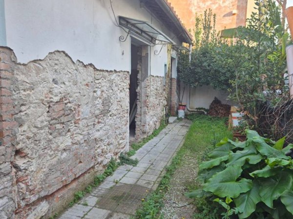 casa indipendente in vendita a Pisa in zona Pratale / Don Bosco