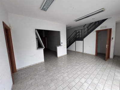 locale di sgombero in vendita a Pisa in zona Ospedaletto