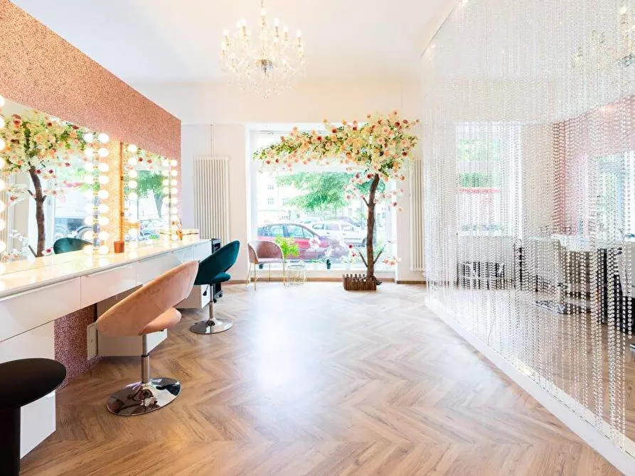 negozio in vendita a Pisa in zona Cisanello