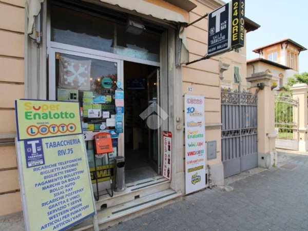 negozio in vendita a Pisa in zona Ospedale Santa Chiara